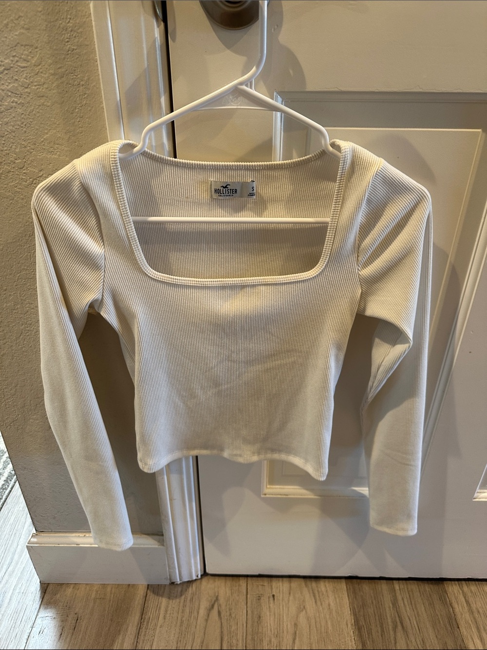 Hollister Cream Ribbed Square-Neck Long Sleeve Tee
